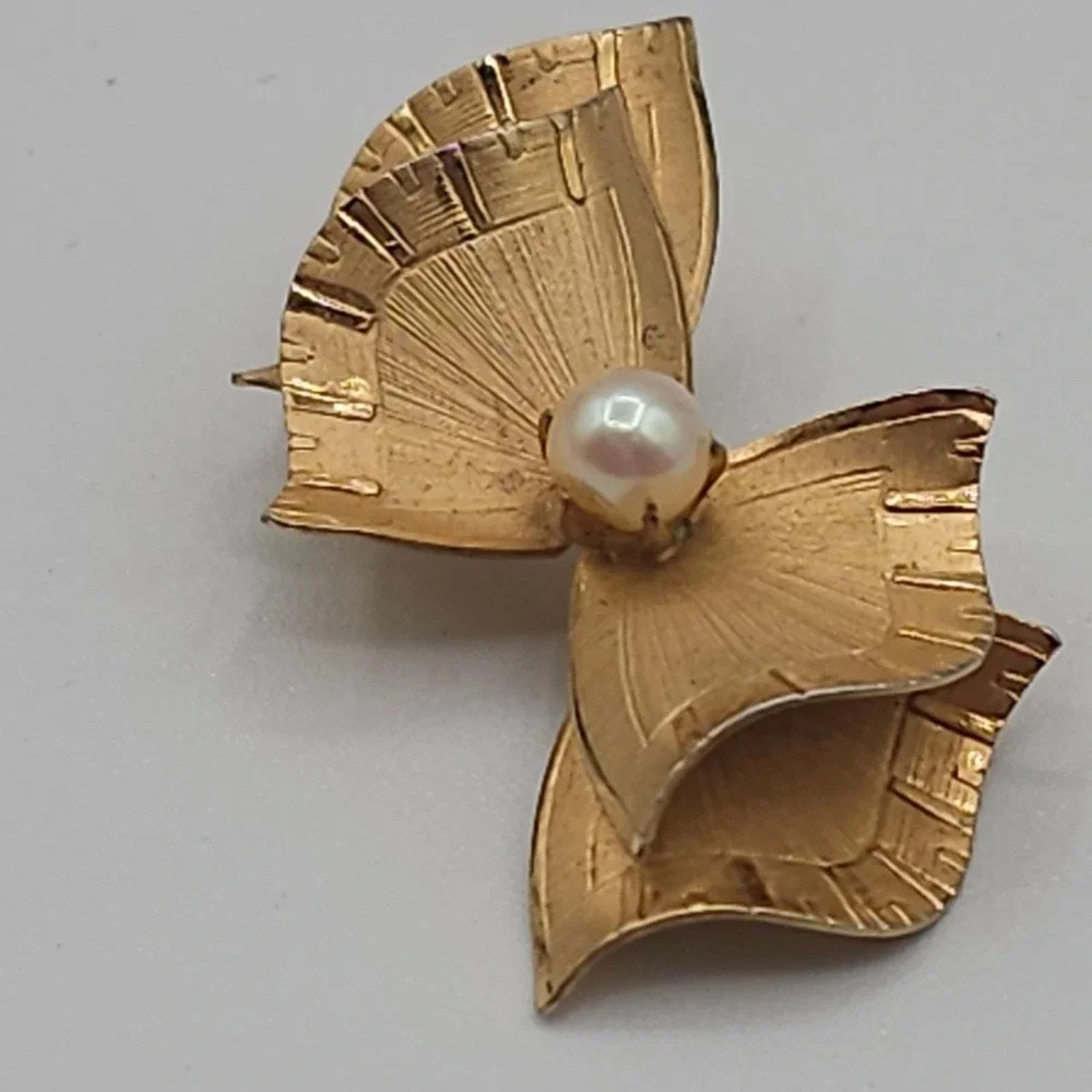 Vintage 12kt Gold Filled Bow Brooch Pearl‎ Textured IPS Pin Dimensional